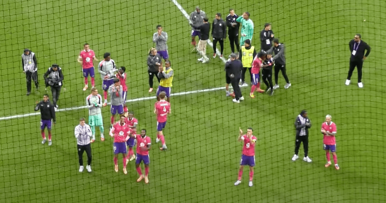 EN VIDÉO - Emersonn et le TFC font tomber l'OL : vivez le match du parcage