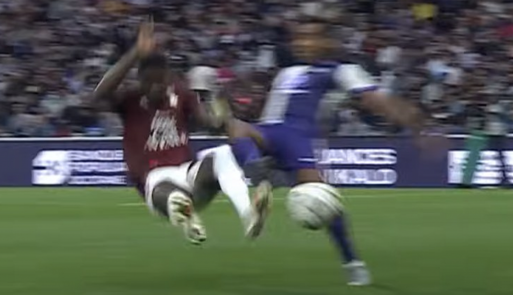 FC Metz : une sanction “clémente” pour Sadibou Sané après son tacle sur Casseres