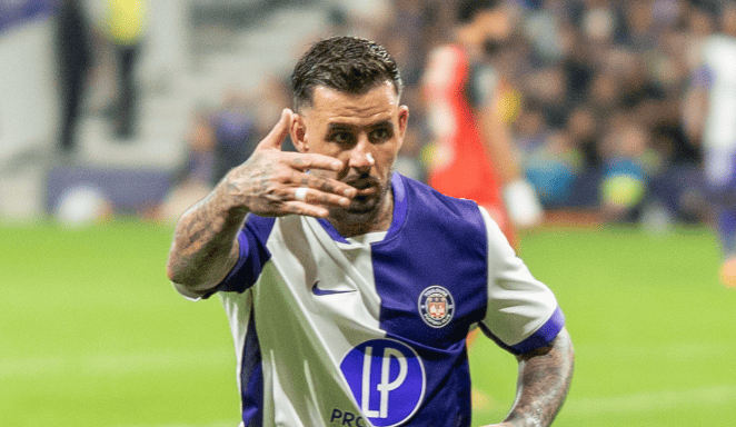 « Soutien à Aron », « Quel scandale ! », le geste de Donnum divise sur les réseaux sociaux