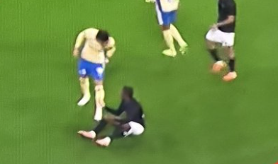 “Balerdi a passé 6 minutes à insulter Guillaume Restes sur la ligne de touche”