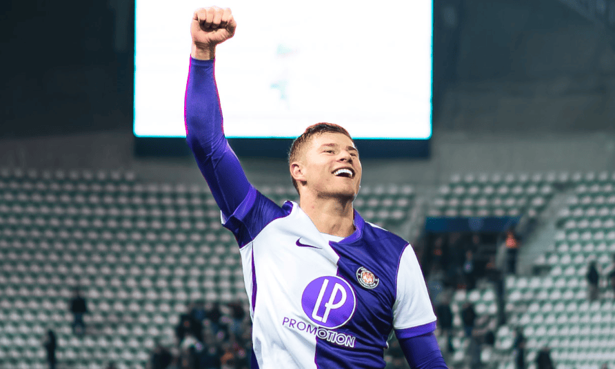 Mercato : Wolfsburg offre 23M€ pour Cresswell, Toulouse refuse encore