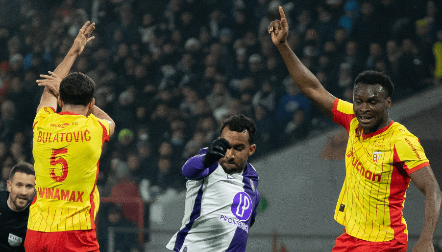 « Je ne sais même plus quoi vous répondre », Pierre Sage agacé par Samson Baidoo avant RC Lens - TFC