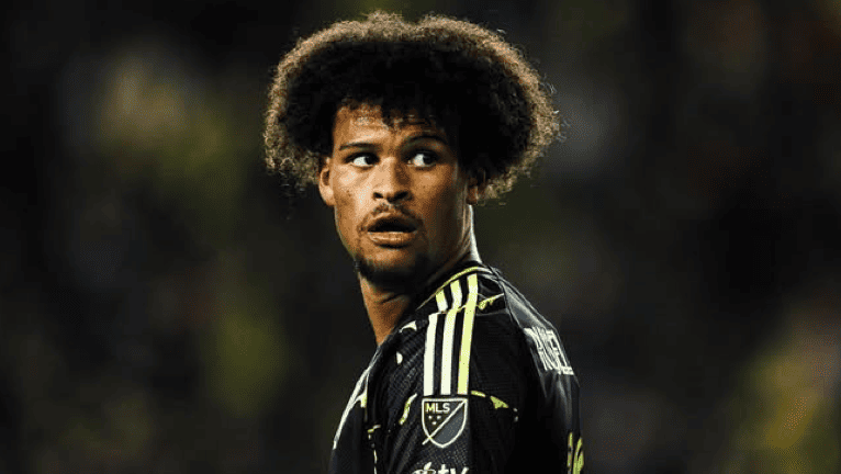 Mercato : pourquoi le TFC s'intéresse à Russell-Rowe ? L'attaquant canadien analysé par la data