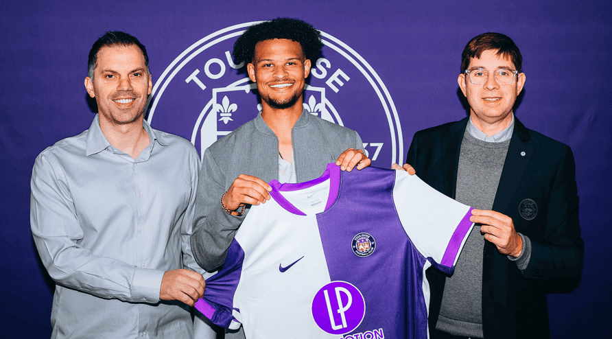 « Joker de luxe » : qui est vraiment Jacen Russell-Rowe, le pari offensif du TFC ?