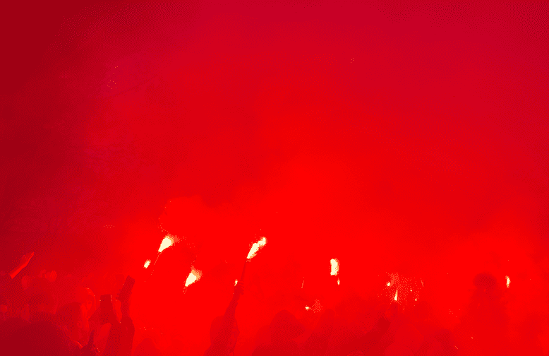 EN VIDÉO – L’arrivée impressionnante des joueurs du TFC, l’OM insulté par ses supporters