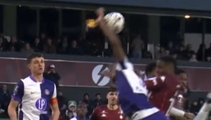 Penalty pour le FC Metz puis annulé par la VAR : notre analyse arbitrale