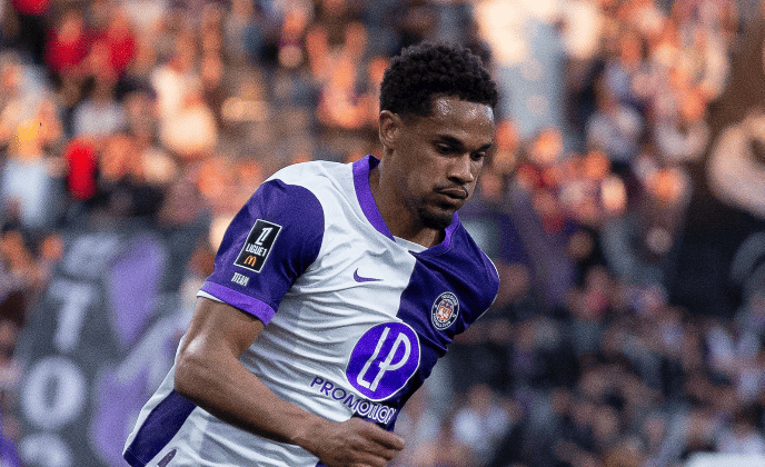 « Le meilleur coup de notre histoire ou un désastre ? » : à Ipswich, le transfert d’Emersonn à 32 millions divise