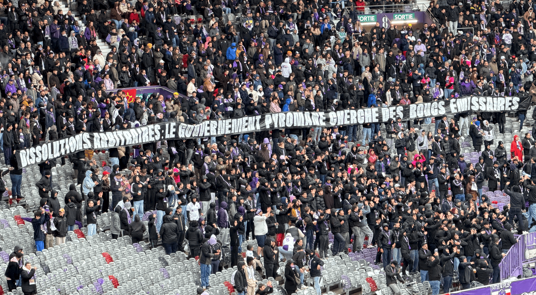 « Gouvernement pyromane » : les Indians soutiennent les ultras de l’ASSE contre le ministre de l’Intérieur