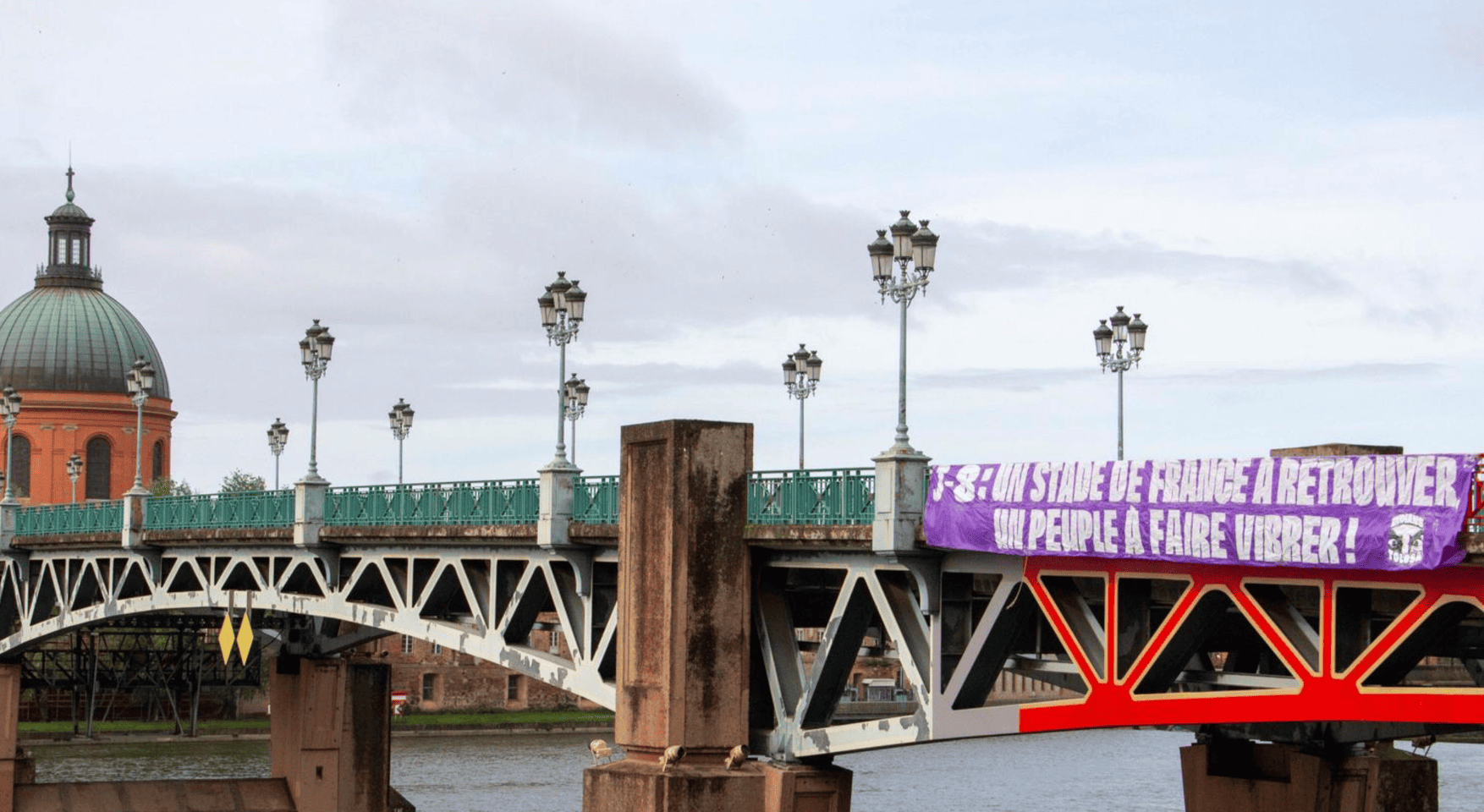 « Un Stade de France à retrouver » : les Indians s'affichent partout dans Toulouse