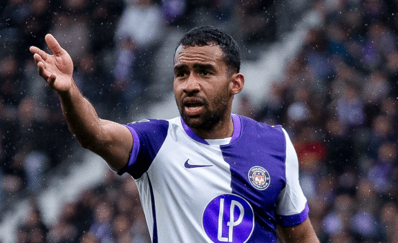 Mercato : trois clubs français et deux anglais passent à l'action sur Casseres