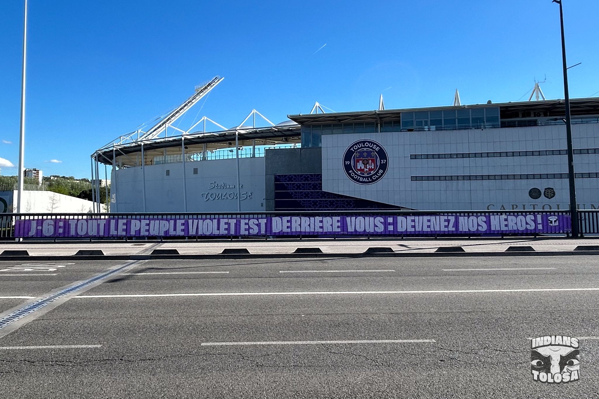 « J-6 : devenez nos héros » : les Indians s'affichent partout dans la ville avant RC Lens - TFC