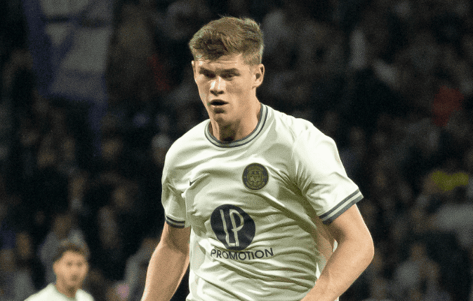 Mercato : Brighton à la charge pour Charlie Cresswell, le TFC vise un transfert record