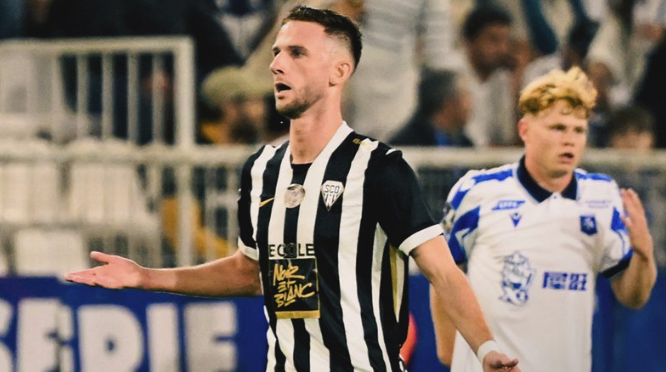 EN VIDÉO - Branco van den Boomen inscrit un but exceptionnel avec Angers Sco contre l'AJ Auxerre