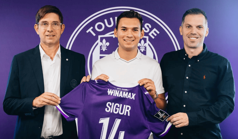 Latéral droit ou milieu de terrain : quelle place pour Niko Sigur au TFC ?