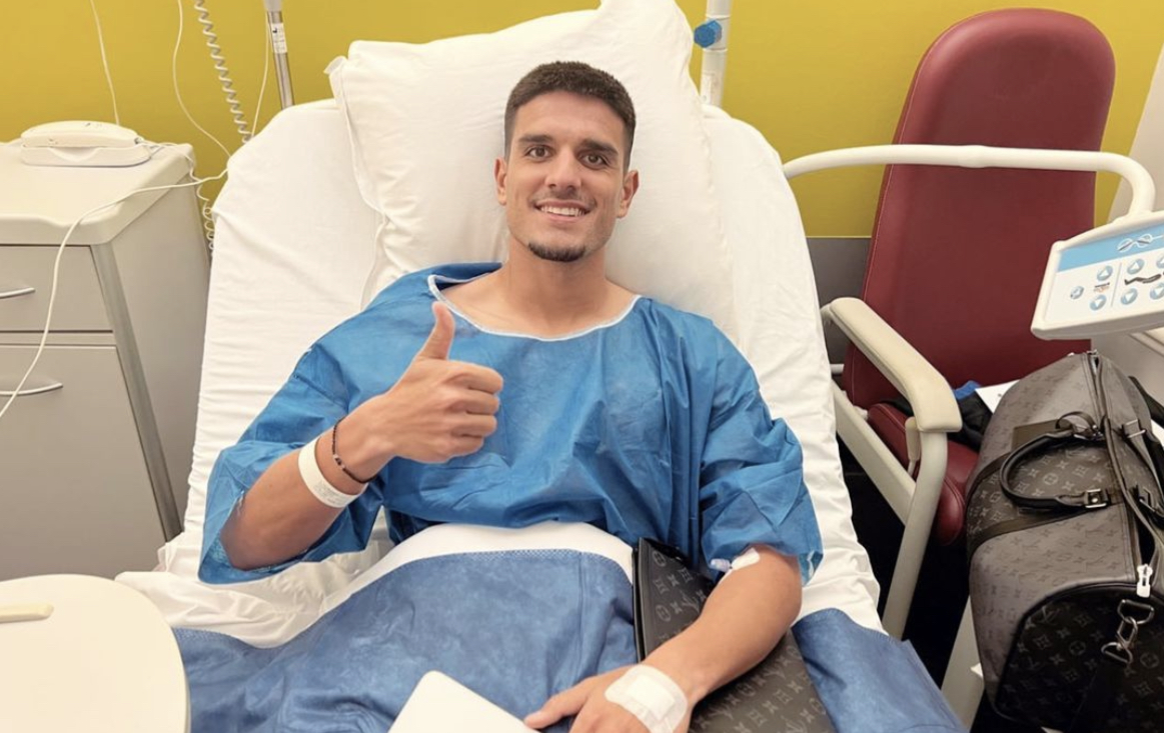 Theocharis Tsingaras S est Bel Et Bien Fait Op rer LesViolets Com theocharis-tsingaras-s-est-bel-et-bien-fait-op-rer-lesviolets-com