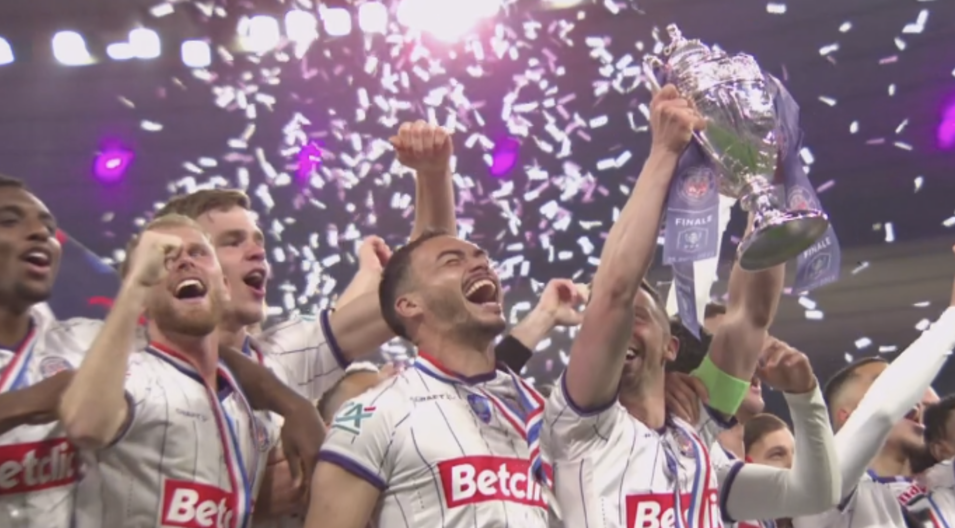 Le magnifique hommage de Suazo à Dupé, Dejaegere, Spierings et Van den Boomen