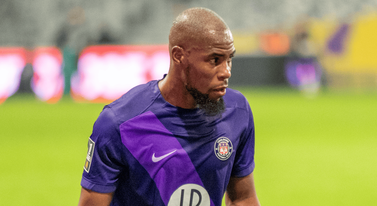 Sidibé, une absence qui dure, Cresswell suspendu, une défense décimée