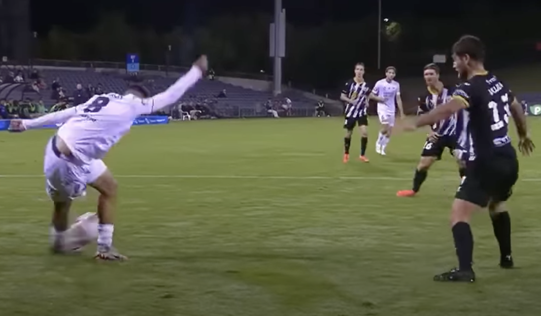 EN VIDÉO – Zinédine Machach s'amuse en Australie : découvrez son dernier geste fou