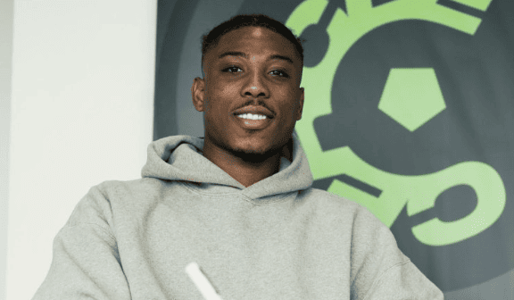 Mercato : l'analyse data d'Abu Francis, nouveau milieu de terrain du TFC